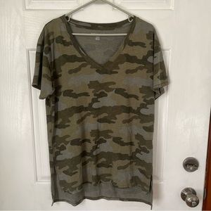 NWT American Eagle camo vneck shirt
